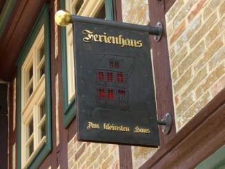 Ausleger aus teilweise vergoldetem Kupfer für das Ferienhaus AM KLEINSTEN HAUS