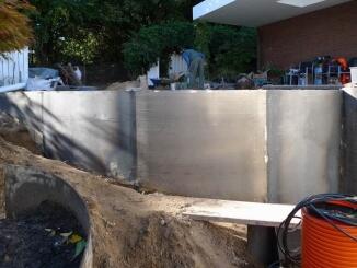 Wand aus Cor- Tenstahl