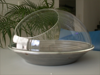 Weingummispender aus einer Goldwäscherschale für die Blockhütte im Yucon Bay im Zoo Hannover