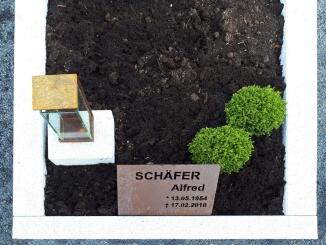 Grabschrift und Grablaterne aus 3 mm Corten Stahl