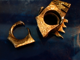 Ringe aus Stahl und Gold