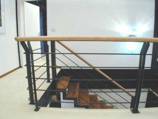 Brüstungsgeländer aus Stahl, klar lackiert