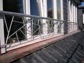 franz. Balkon, verzinkter Stahl in Schmitzstruktur, Preis pro Meter