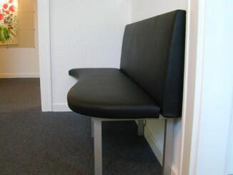 Sofa oder Polsterbank aus lackiertem Stahl und Leder