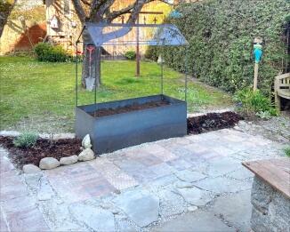 Tomatenhaus oder Tomatendach aus rostendem Stahl ohne Boden