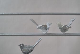 Fenstergitter mit Vögeln