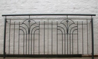 Französischer Balkon mit klassischem Element, lackiert, Preis per laufenden Meter