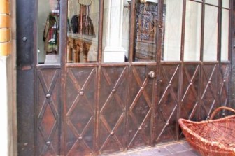 Tor Restaurierung in einer historischen Villa