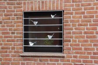 Fenstergitter mit Vögeln, ein hübscher Schutz gegen Einbrecher