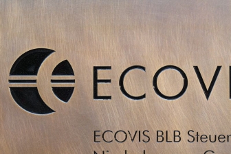 Werbetafel "Ecovis " aus Tombak mit lackierter Gravur