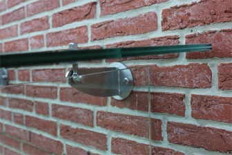 Kellerüberdachung aus Glas und Edelstahl