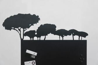 Pinnwand aus Edelstahl lackiert mit Baumkonturen