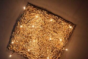 Quadratischer Kronleuchter aus vergoldeter Kupferfolie