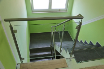Treppengeländer aus Edelstahl und Glas
