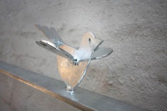 hübscher Vogel für ein Fenstergitter