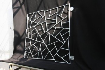 Wohltuend anders - Fenstergitter aus Stahl in der typischen Schmitzstruktur
