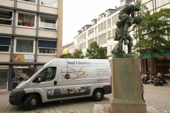 Restaurierung des Huckup Denkmals in Hildesheim nach einer mutwillen Zerstörung