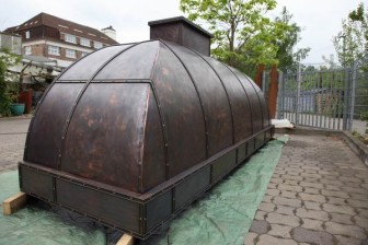 gigantisch groß, gigantisch gut. Kupferhaube mit Stahlbeschlägen für "Dat Backhus" in Hamburg