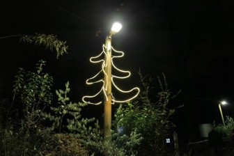 dreiteiliger Leucht Tannenbaum für das Outback im Winter-Zoo 2011
