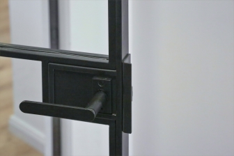 Stahl Loft Tür - Griff mit Schnapper als Zulage machbar. Anstelle der Standardgriffe