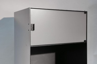 Stahlregal mit Rückwand