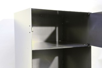 Stahlregal mit Rückwand