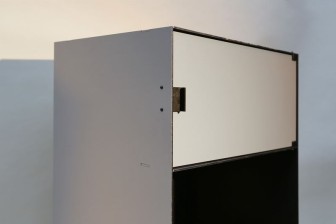 Stahlregal mit Rückwand