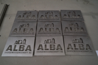 Firmenschilder "ALBA" aus Edelstahl