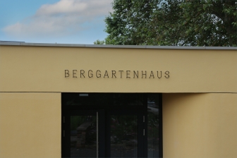 Schriftzug Berggartenhaus