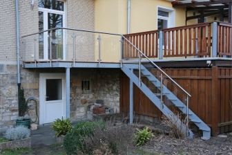 Terrasse, Treppe und Geländer
