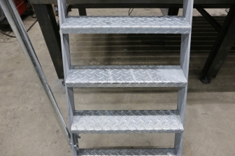 Leitertreppe aus feuerverzinktem Stahl
