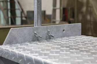 Leitertreppe aus feuerverzinktem Stahl