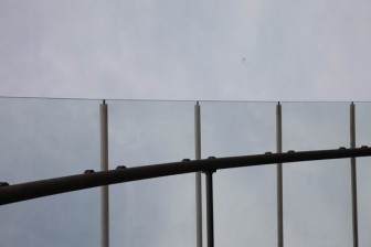 Vordach aus Stahl und Glas