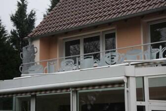 Balkongeländer mit plasmagetrennten Tassen für die "Villa Cappuccini" in Hildesheim