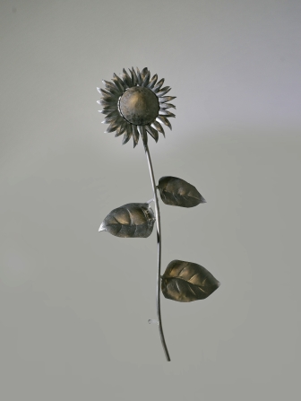 Handgeformte Sonnenblume. Als eindrucksvolle Dekoration für vielfältigen Einsatz