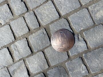 Pflasternägel aus Tombak für den Stadtmauerweg in Trier