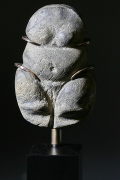Sockel für eine kleines neolithisches Idol