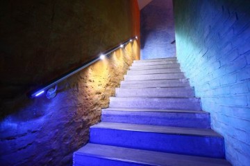 LED Handlauf aus Edelstahl mit weißem und blauem Licht