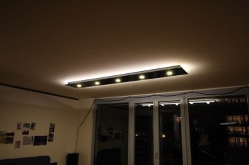 Deckenleuchte aus Stahl, direkt strahlende Energiesparleuchten und indirekt strahlende LED Leisten