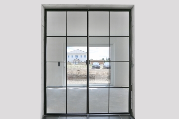 Doppeltür und Fenster im Industrial style