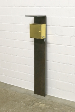Wandboard aus 12 mm Stahl mit vergoldetem Kästchen