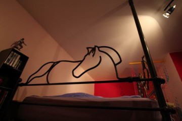 Betteinfassung mit Pferdeköpfen aus Rund Stahl