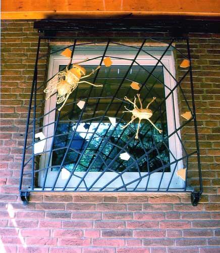 individuell gestaltetes Fenstergitter bietet effektiven Schutz