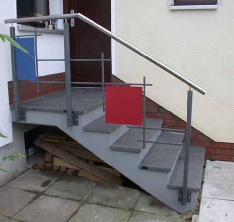 Treppengeländer aus lackiertem Stahl. Mondrian lässt grüßen