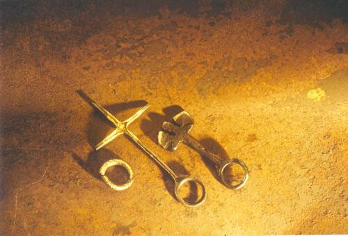 Geschmiedete Ringe aus Eisen und Gold