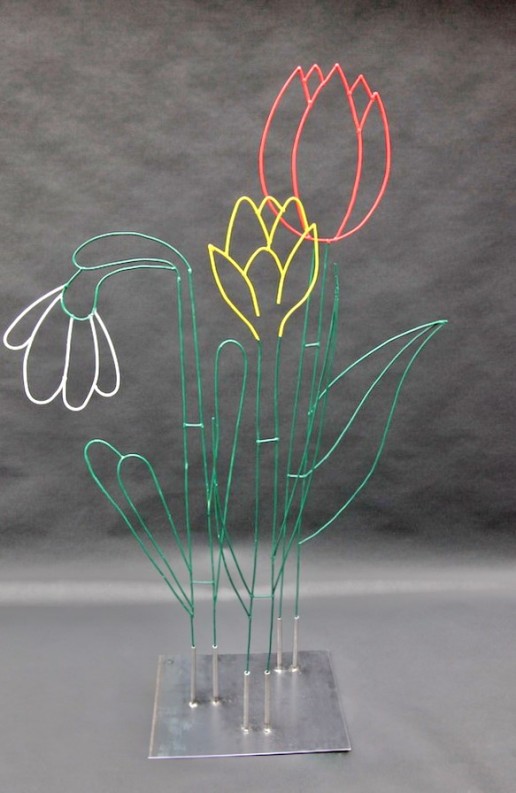 Farbige Blumen aus 5 mm Stahldraht