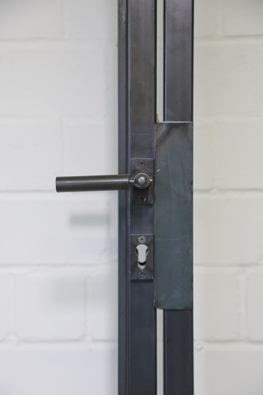 Türe aus Rechteckrohr 40 x 60 mm im Loft Charakter - Tür im Industrielook