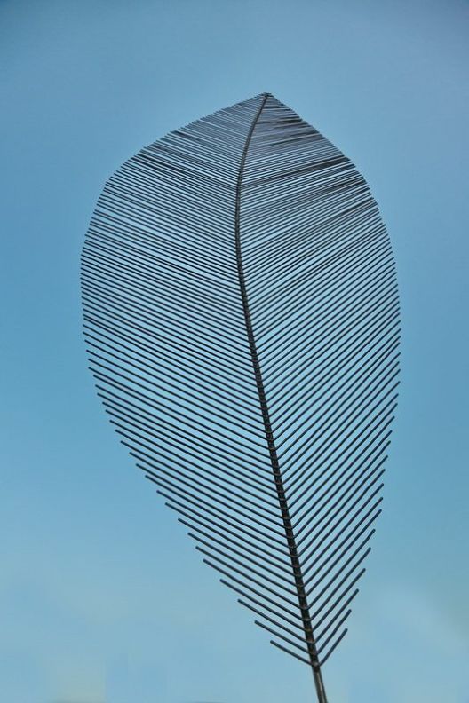 Blattskulpturen aus Stahl