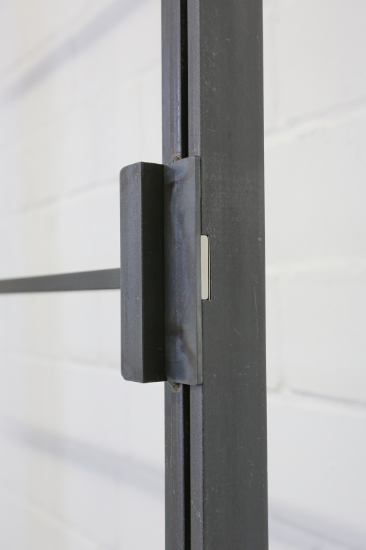 Tür im Industrie Look mit Magnet Schließung - Loft Türe mit Magnet Schloss