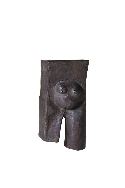 kleine Frau aus Eisen